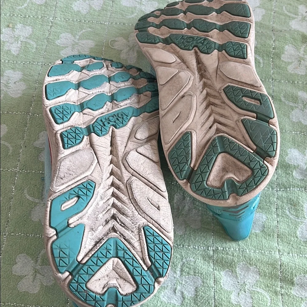 Hoka’s women’s size 8 1/2 - Picture 3 of 5